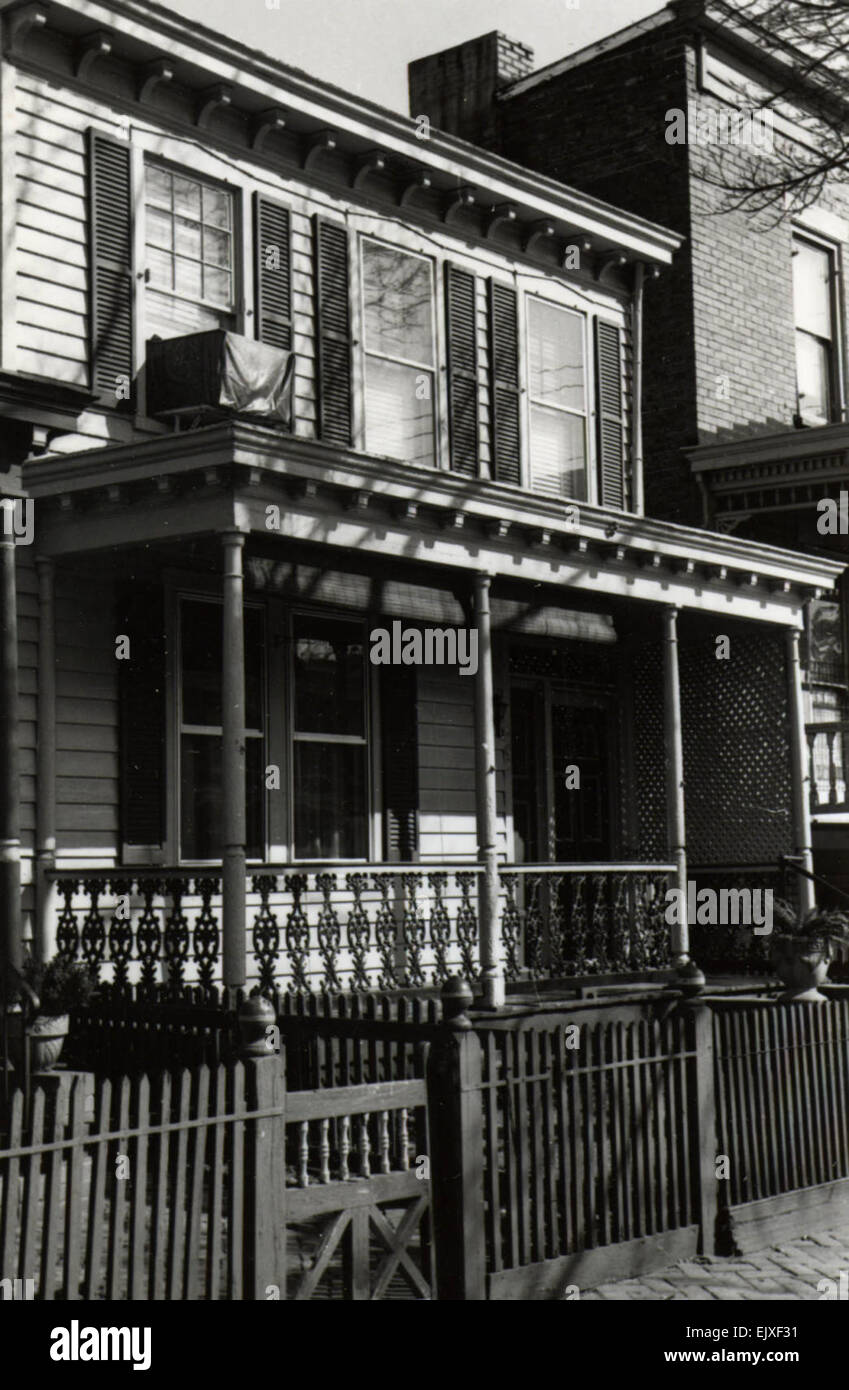 Jackson Ward in Richmond, Virginia, war ein historisch bedeutsames afroamerikanisches Viertel. Nach der Rekonstruktion blühte es auf und wurde zu einem Zentrum für Kultur, Unterhaltung und Gemeinschaft. Bekannte Persönlichkeiten wie Ella Fitzgerald und Bill Bojangles Robinson traten hier auf. Auch die Kirchen des Viertels spielten eine zentrale Rolle in seiner Geschichte. Stockfoto