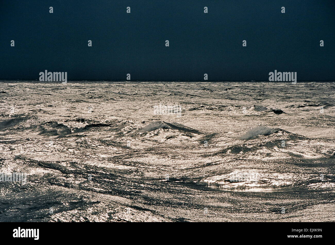 AJAXNETPHOTO - August 2009. Kanal, England - stürmischen sonnenbeschienenen Meer vor der Südküste von England. Foto: Jonathan Eastland/Ajax Ref: CD920083 02 0A Stockfoto