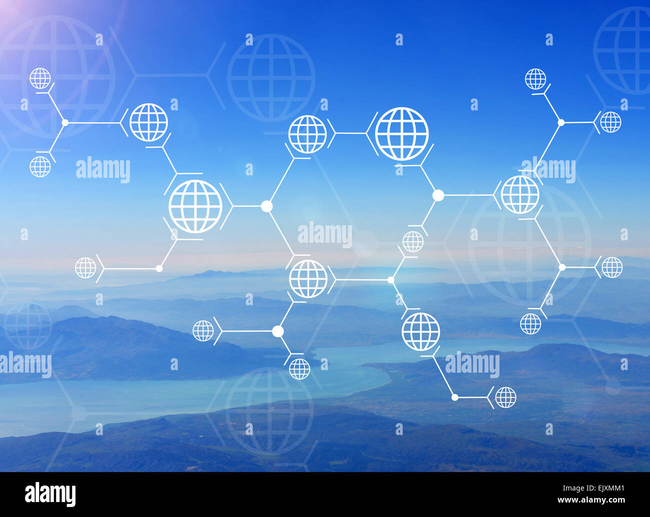 Linien mit Globen auf Natur Hintergrund der Berge, Fluss und Himmel Stockfoto