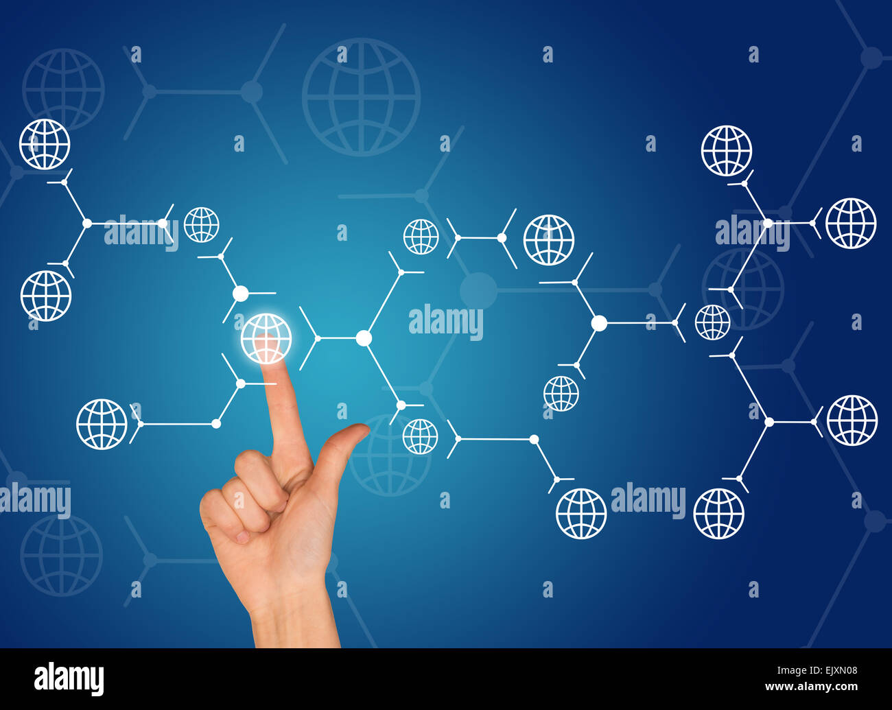 Zeigefinger drückt auf die weiße Kugel. Anschluss-Konzept Stockfoto