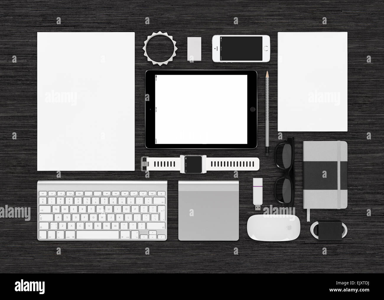 Vorlage-Technologie für corporate branding Identity Mockup. Enthält Smartwatch, Smartphone, Tastatur, Tablet PC, noteboo Stockfoto