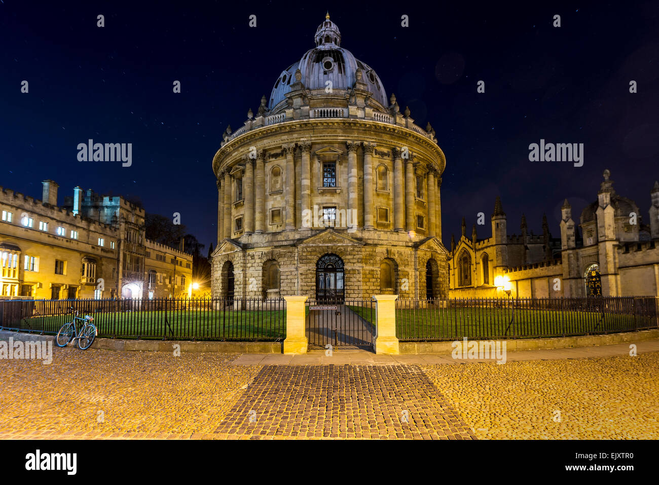 Die Radcliffe Camera ist ein Lesesaal der Bodleian Library, Oxford University Teil. Hier in der Nacht zu sehen. Stockfoto