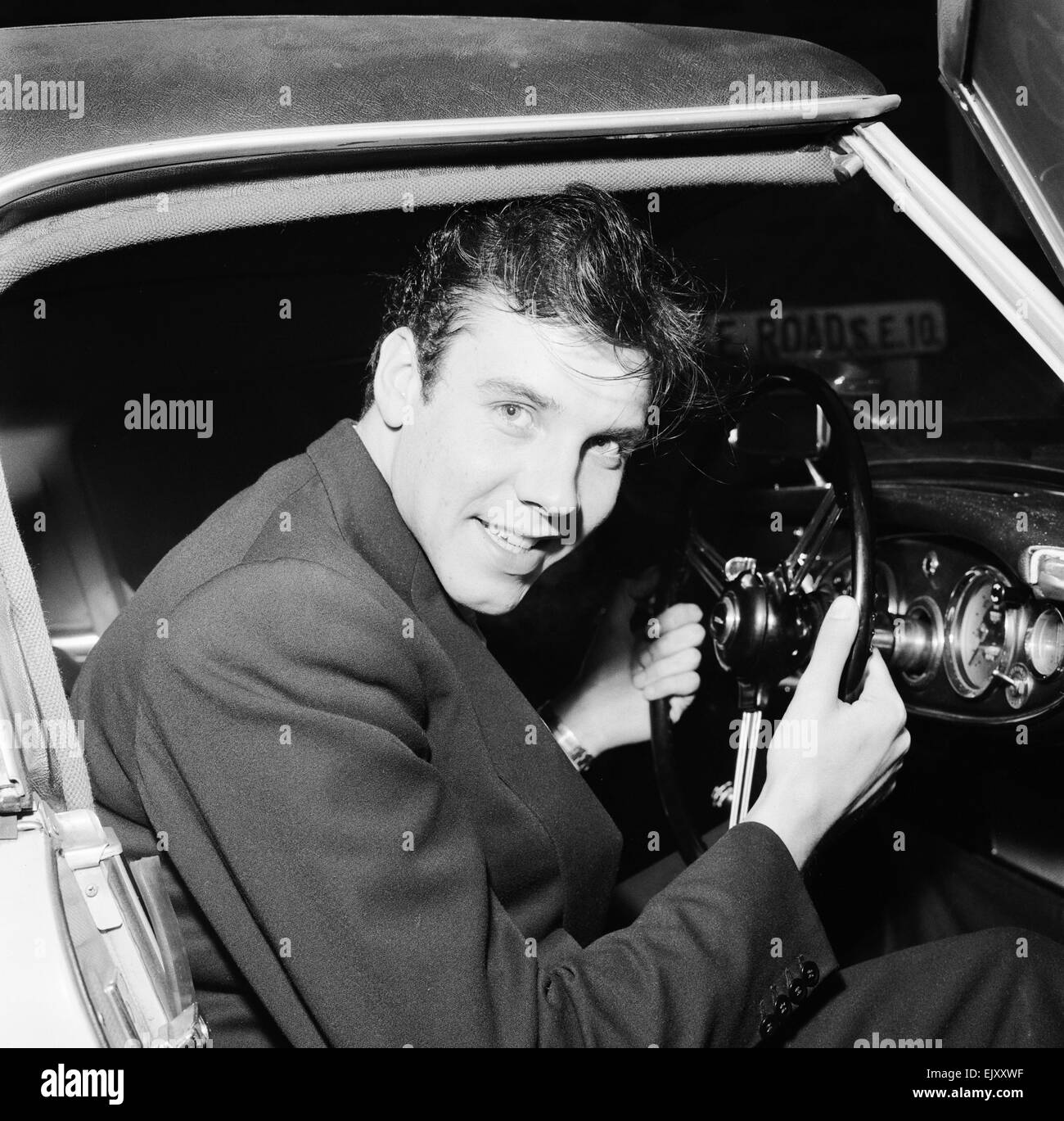 Marty Wilde Sängerin, im Bild sitzt am Steuer eines Kfz, 12. Februar 1959. Stockfoto