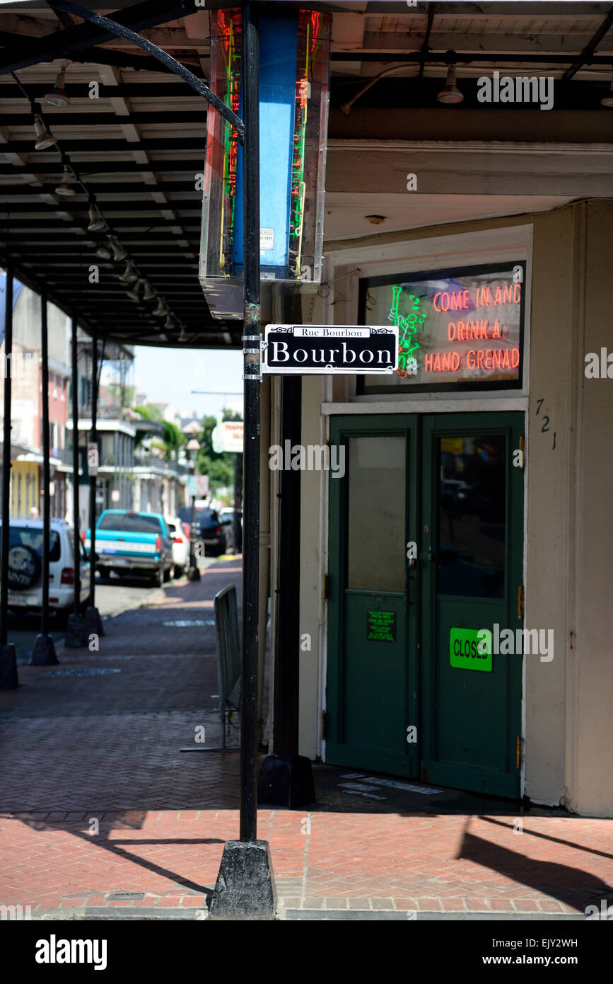 Bürgersteig Zeichen Wegweiser Bourbon street französische Viertel New Orleans LA Beschilderung RM USA Stockfoto