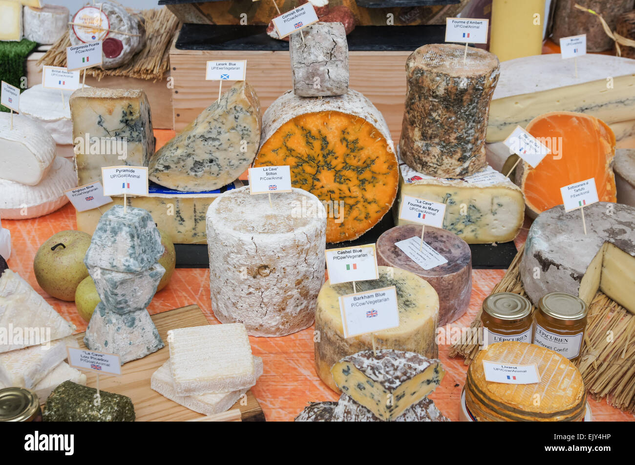 Käse Auswahl am Käse & Wein Festival, London England United Kingdom UK Stockfoto