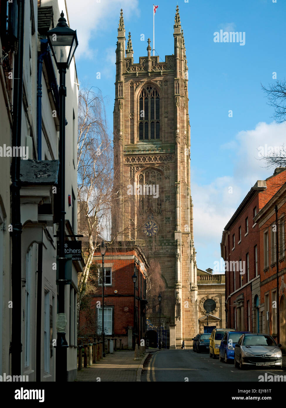 Derby Kathedrale (Kathedrale von Allerheiligen), von St. Marien Tor, Derby, England, UK Stockfoto