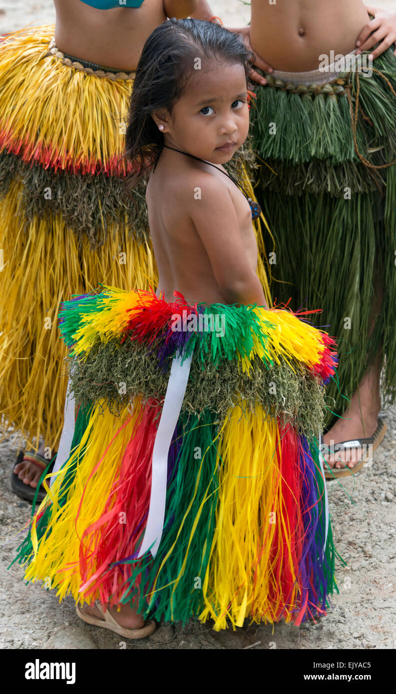 Yap-Mädchen in traditioneller Kleidung, Yap-Insel, Föderierte Staaten von Mikronesien Stockfoto