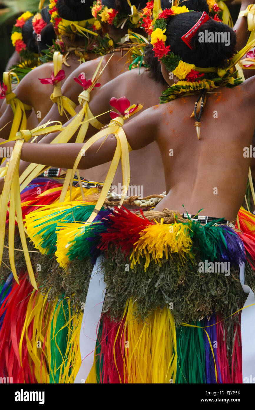 Yap Mädchen in traditioneller Kleidung, singen und tanzen auf Yap Day Festival, Insel Yap, Föderierte Staaten von Mikronesien Stockfoto