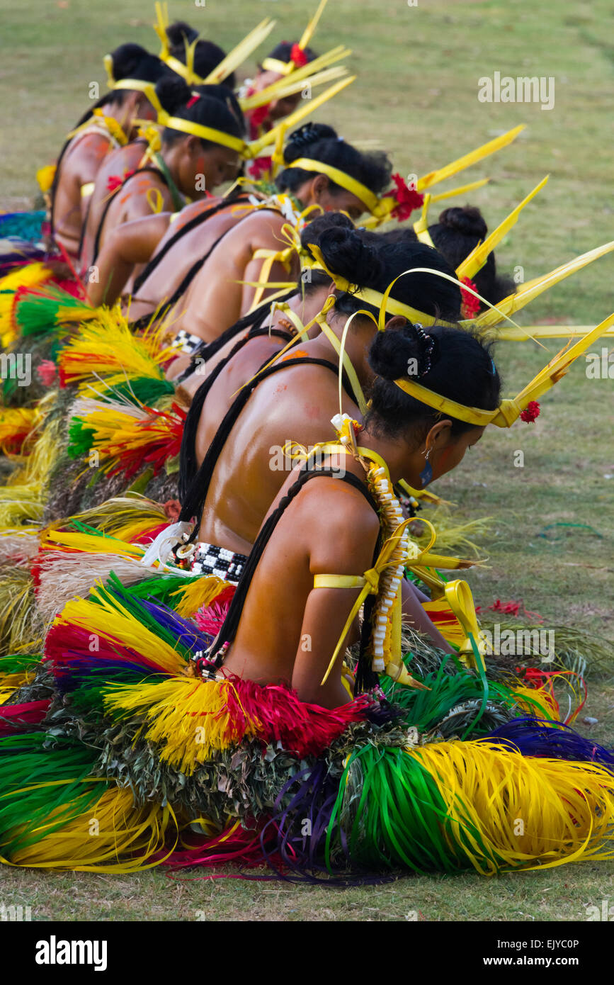 Yap Frauen in traditioneller Kleidung Tanz in Yap Day Festival, Insel Yap, Föderierte Staaten von Mikronesien Stockfoto