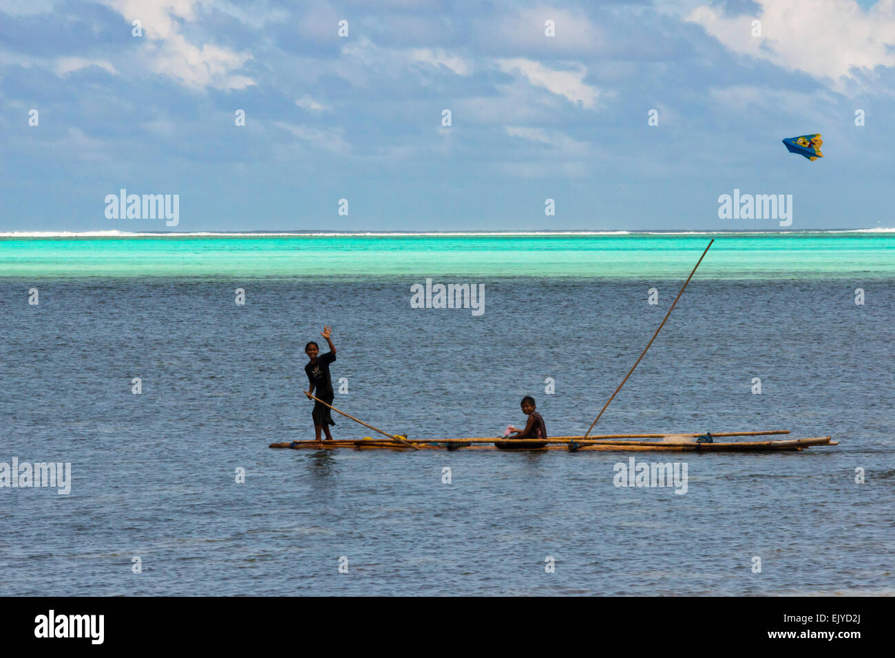 Bambus-Floß über den Ozean, Insel Yap, Föderierte Staaten von Mikronesien Stockfoto