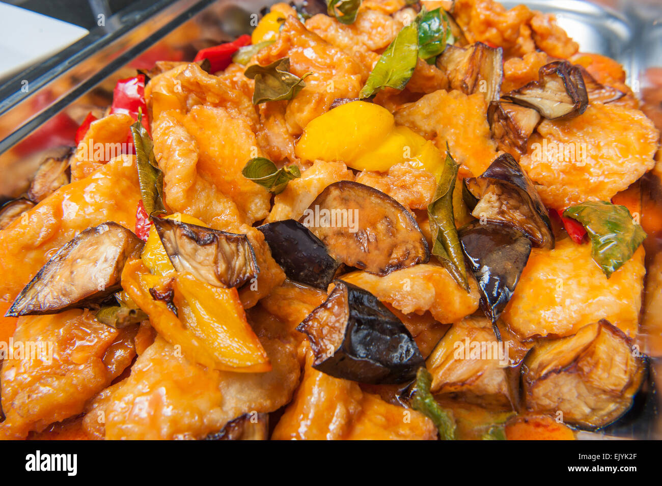 Nahaufnahme von thai Curry Fischmehl auf dem Display in einem Hotel-Restaurant-buffet Stockfoto