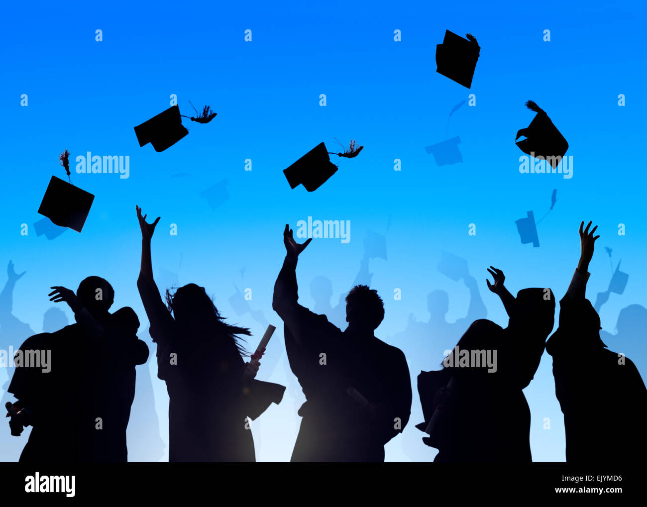 Diverse internationale Studierende feiern Abschluss Stockfoto