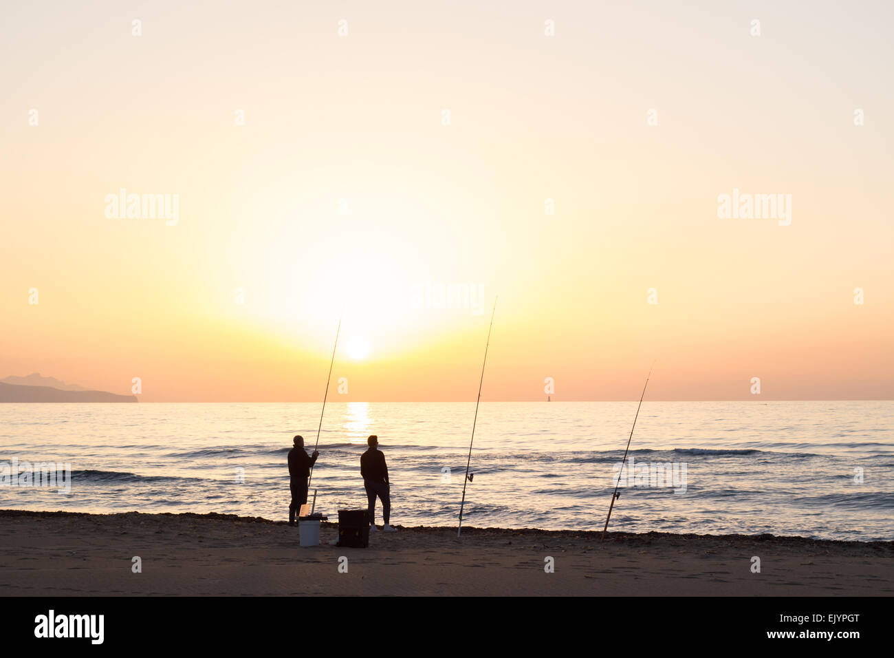Menschen Silhouetten Männer Angeln Sonnenuntergang Meer Sonne Strand Meer Stockfoto