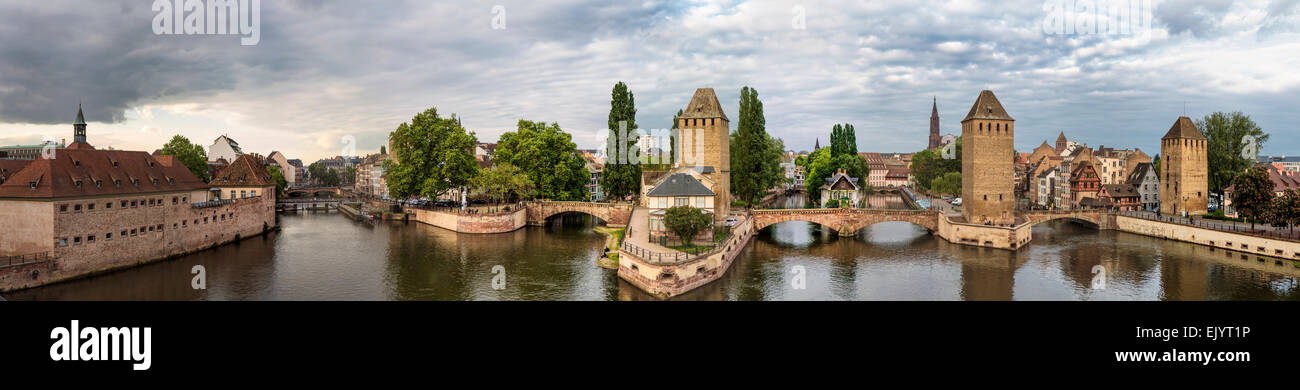 Die Ponts Couverts oder überdachten Brücken, Befestigungsanlagen auf dem Fluss Ill, Straßburg, Frankreich Stockfoto