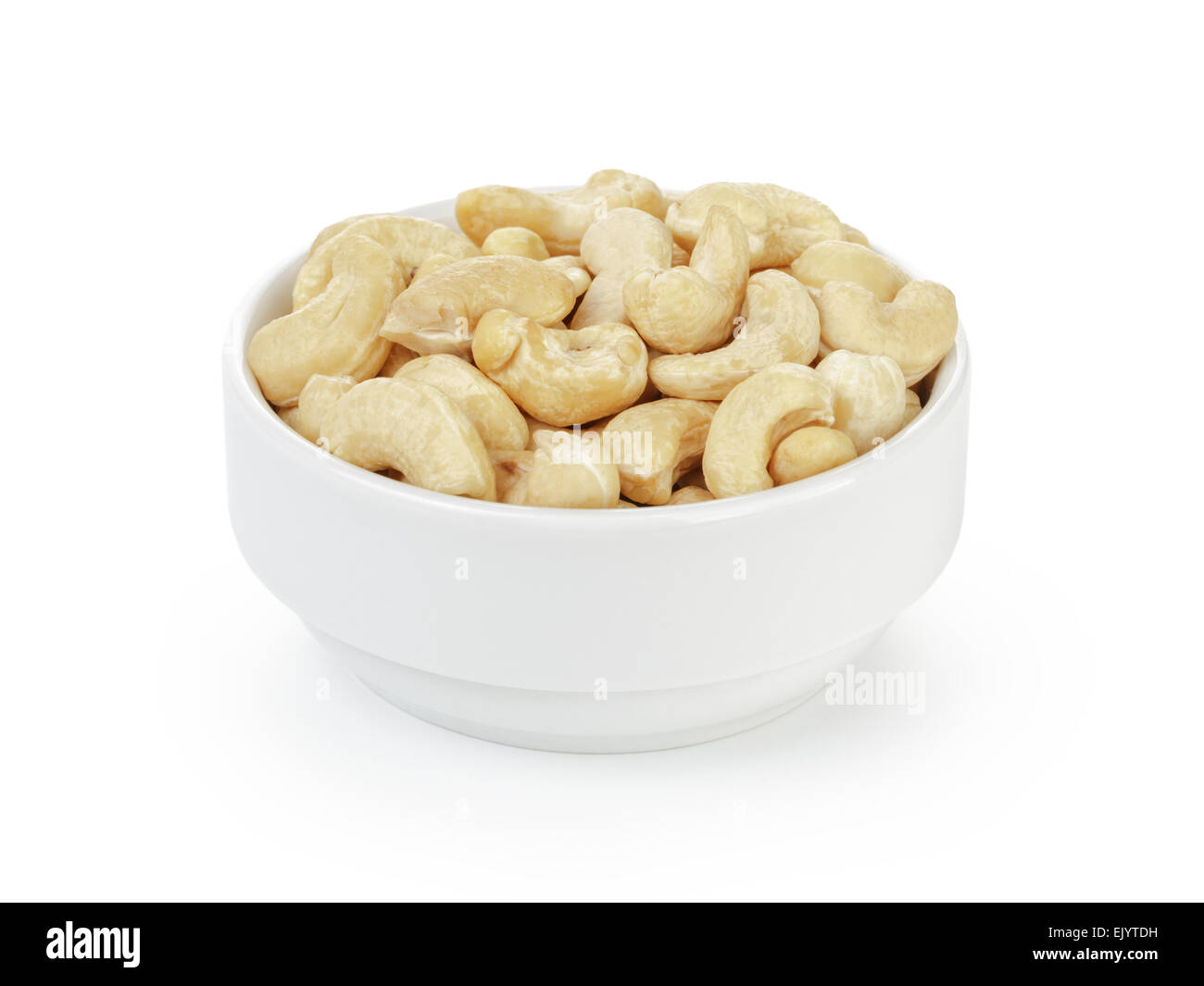 Cashew-Nüssen in Schüssel auf weiß trocken Stockfoto