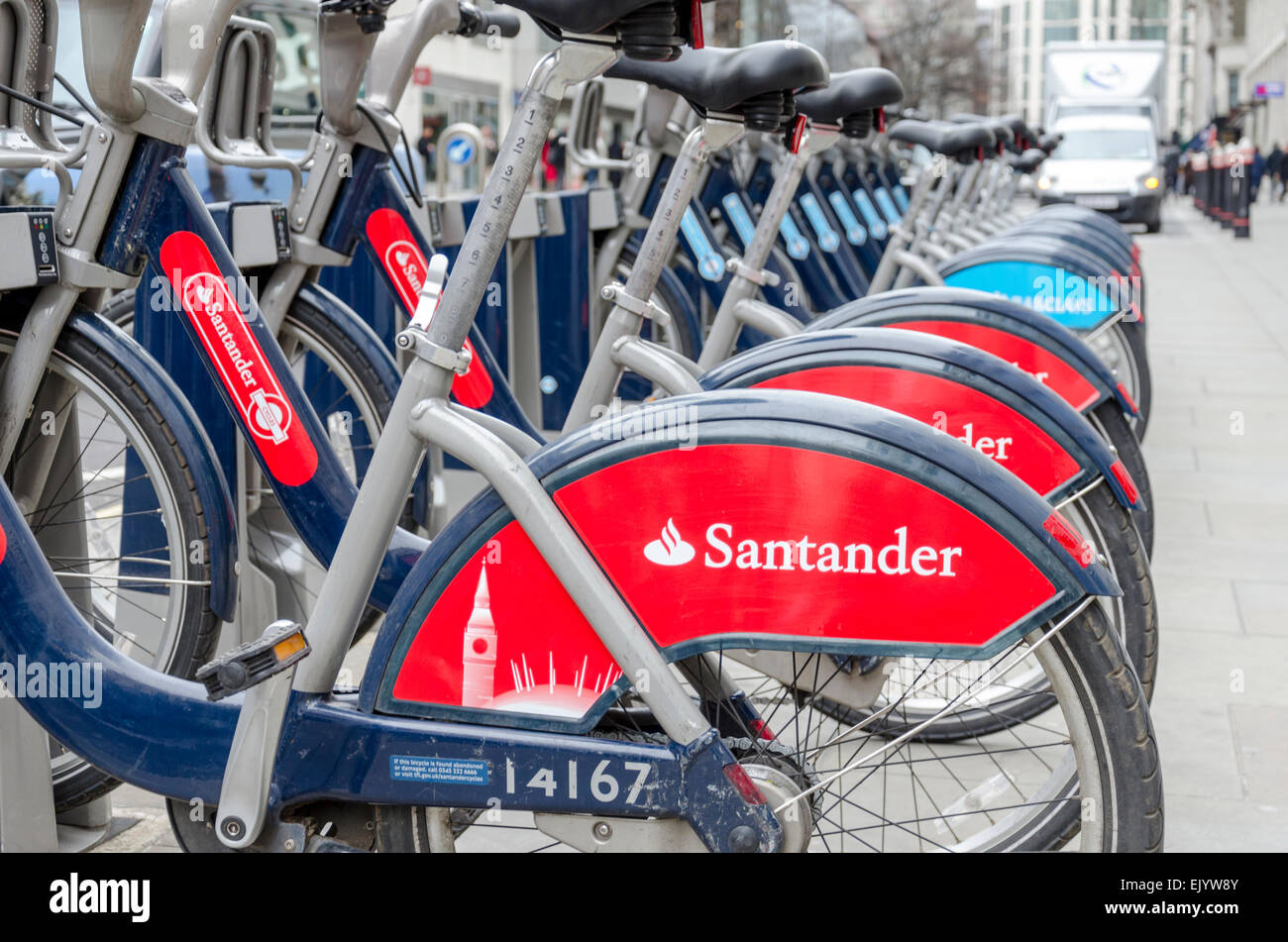 Santander-Zyklen, Cheapside, London, UK. Santander ersetzen Barclays als Sponsor von Borris Bikes Stockfoto