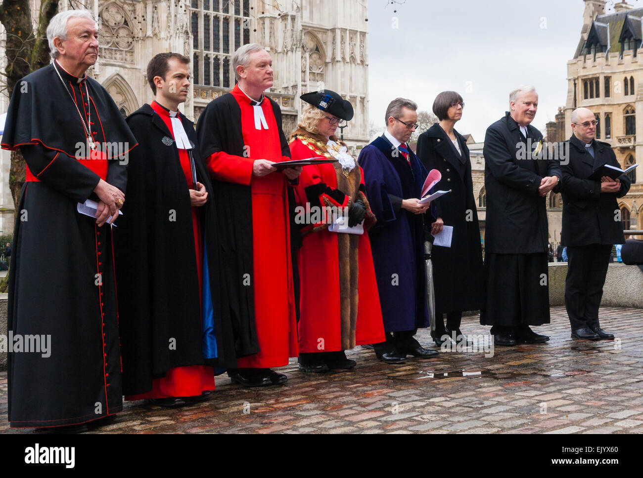 London, UK. 3. April 2015. Hunderte von Christen in London teilnehmen im interkonfessionellen Methodist, anglikanische und katholische März der Zeuge in Westminster. Bild: Würdenträger und Mitglieder des Klerus, darunter Kardinal Vincent Nichols, links, und Westminster Stadtrat Angela Harvey Credit: Paul Davey/Alamy Live News Stockfoto