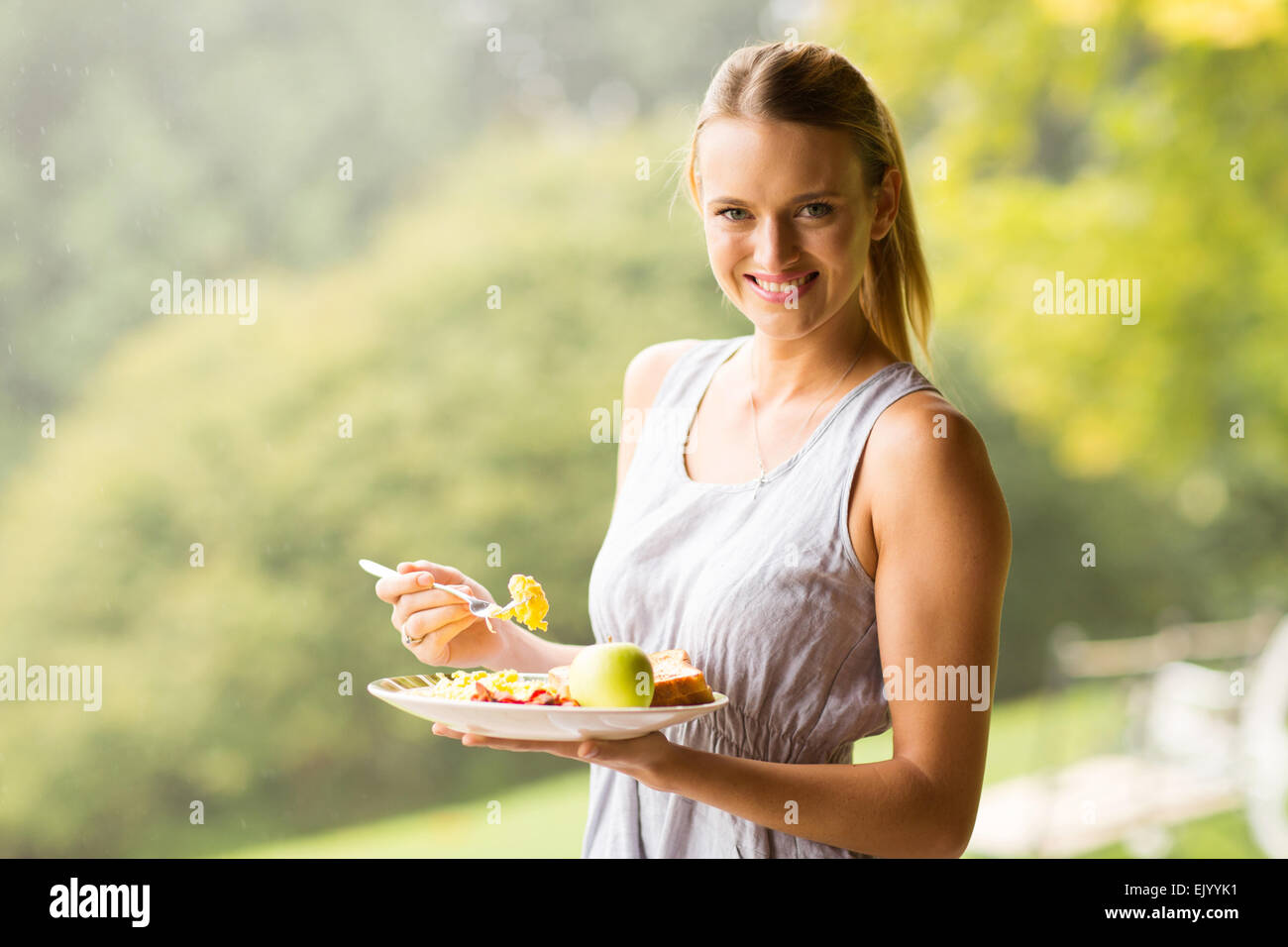 Porträt der hübsche Frau frühstücken Stockfoto