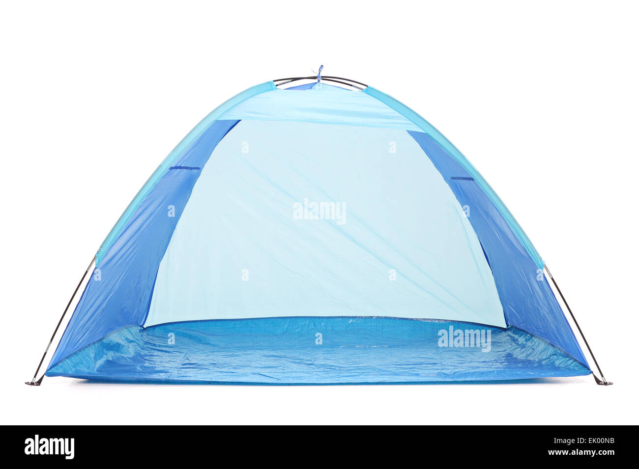 Frontale Studioaufnahme von einem blauen Zelt isoliert auf weißem Hintergrund Stockfoto