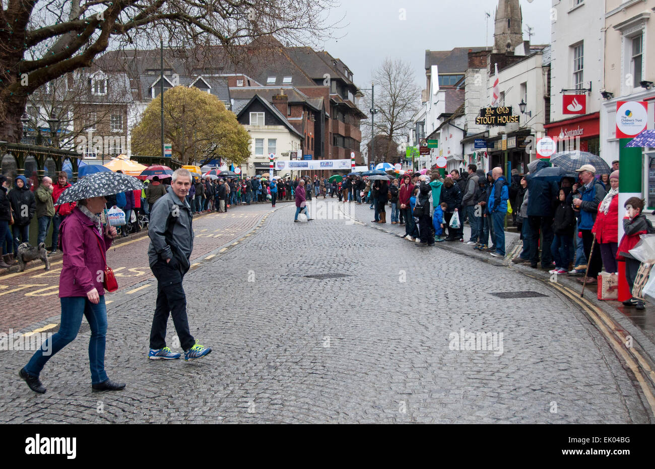 Menschenmassen auf dem Horsham Piazza Italia-festival Stockfoto