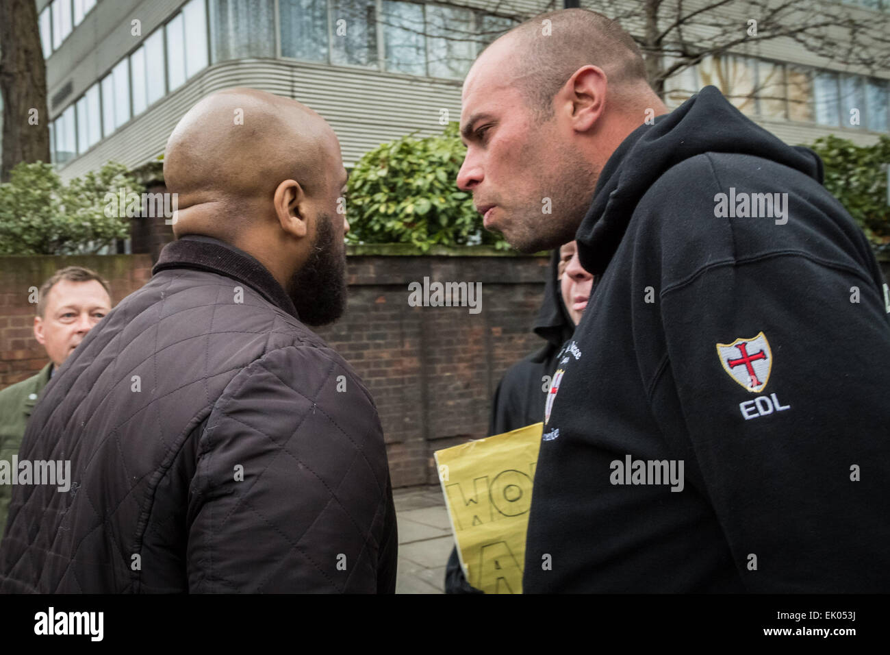 London, UK. 3. April 2015. Rechtsextreme Gruppen Zusammenstoß mit Islamisten Credit: Guy Corbishley/Alamy Live News Stockfoto