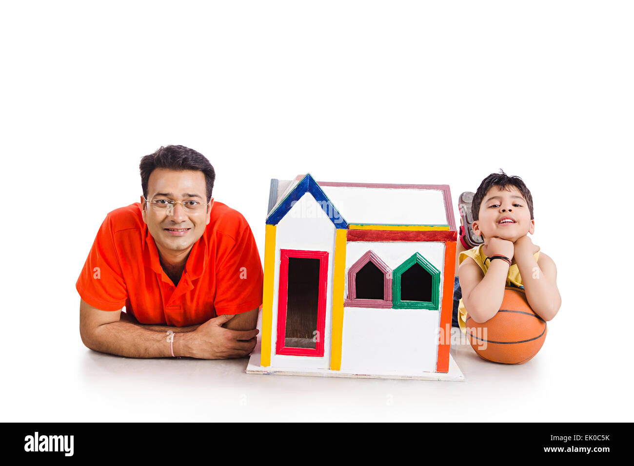 2 indische Vater und Sohn Traumzeit-Haus Stockfoto