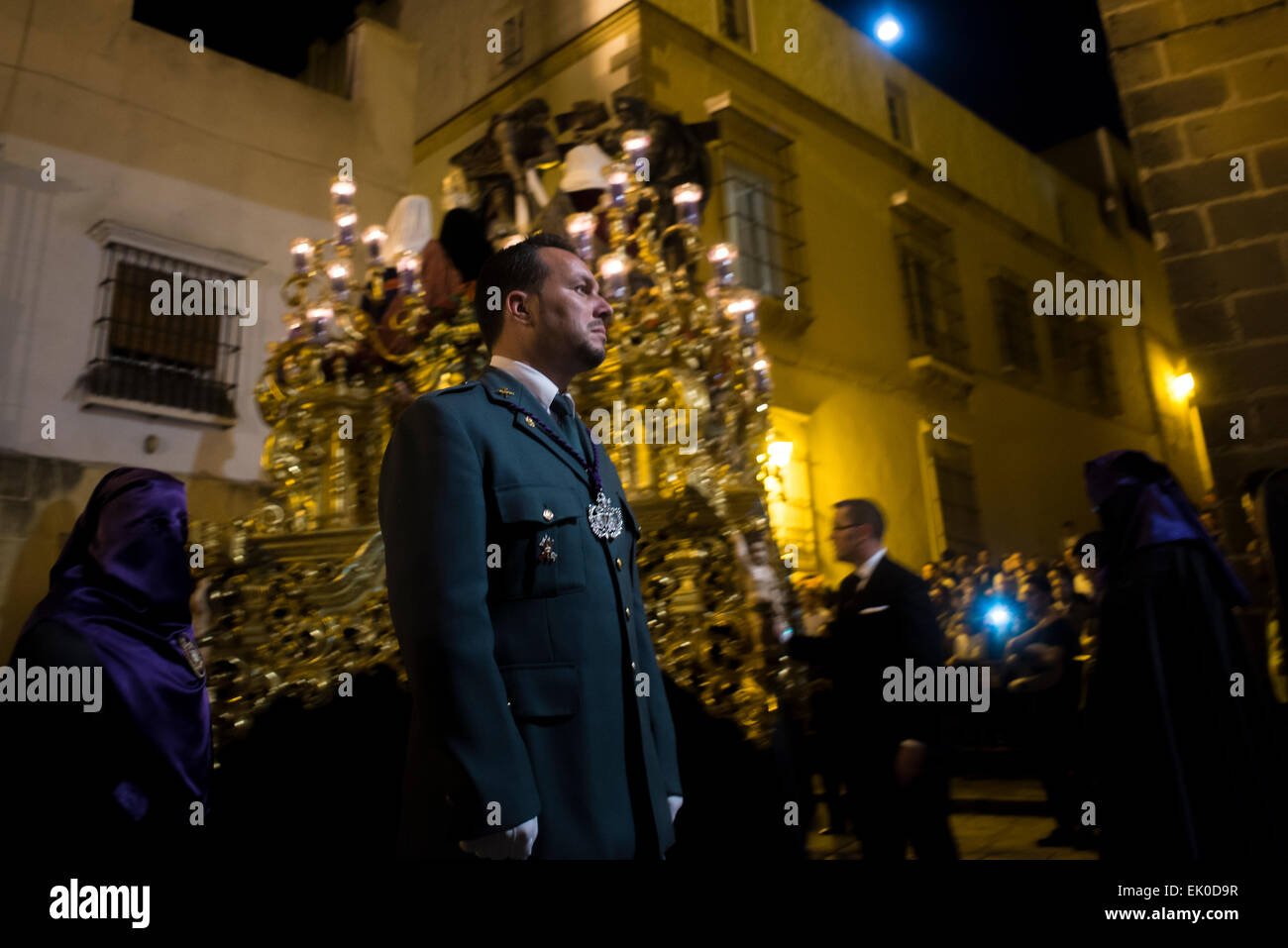 Jerez De La Frontera, Andalusien, Spanien, 3. April 2015: die Guardia Civil begleitenden "El Descendimiento" Bruderschaft nehmen Teil in einer Prozession durch die Straßen von Jerez De La Frontera zum Gedenken an den Tod und die Auferstehung Jesu Christi. Bildnachweis: Kiko Jimenez/Alamy Live-Nachrichten Stockfoto