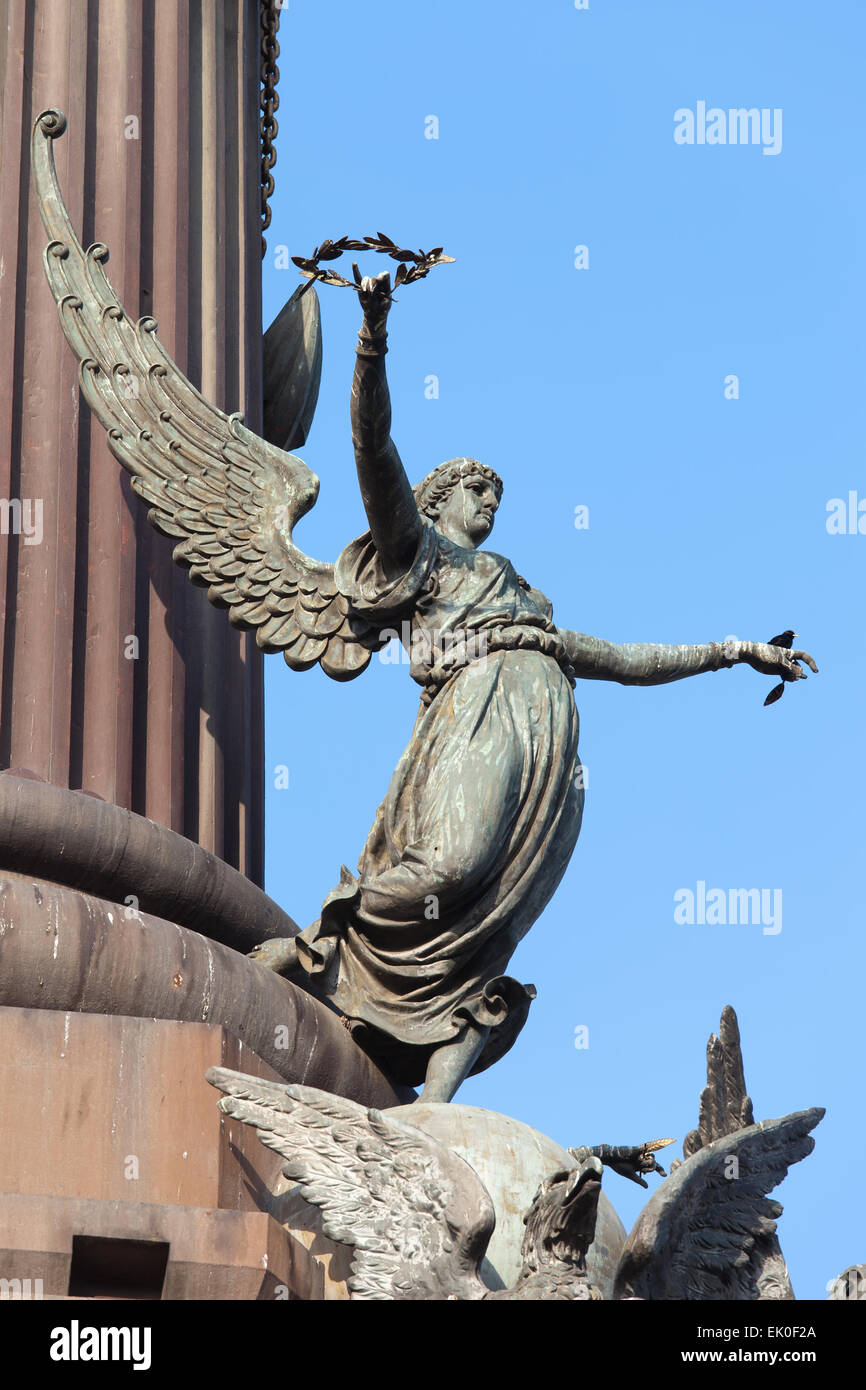 Skulptur von Pheme (griechische Mythologie) oder Fama (römische Mythologie) Teil des Kolumbus-Denkmal in Barcelona, Katalonien, Spanien. Stockfoto