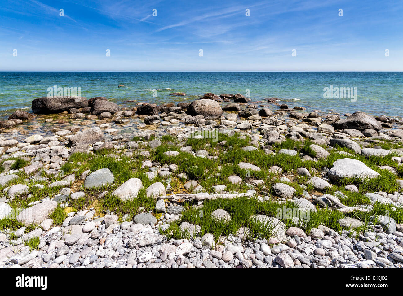 Steinen am Ufer der Ostsee auf der Insel Rügen (Deutschland). Stockfoto