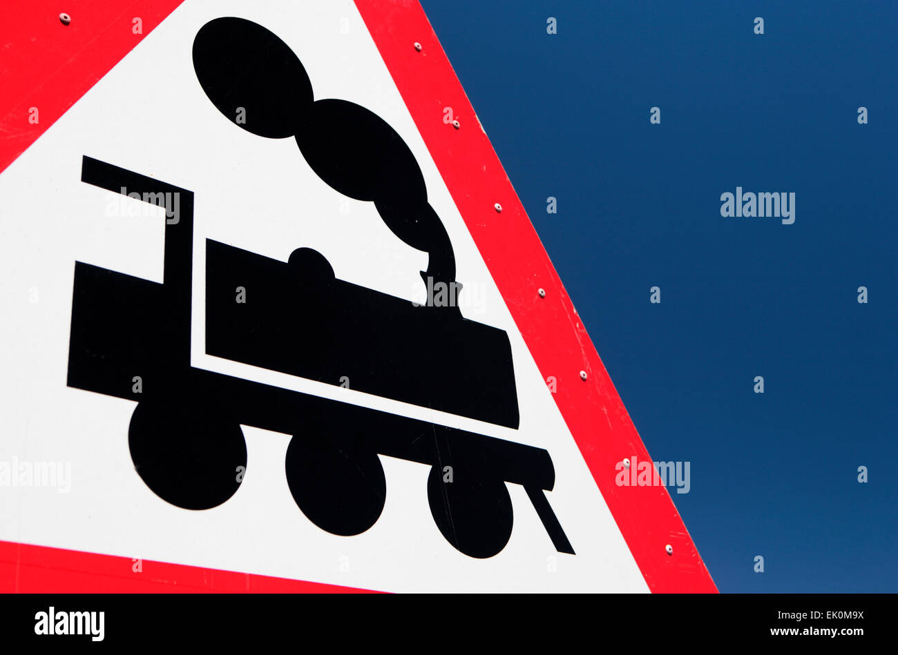 Niemand, niemand, niemand, Außenaufnahme, draußen, Tag, Transport, Transport, Warnschild, Verkehrsschild, Anleitung, Eisenbahn Kreuzung Zeichen, Reisen Stockfoto