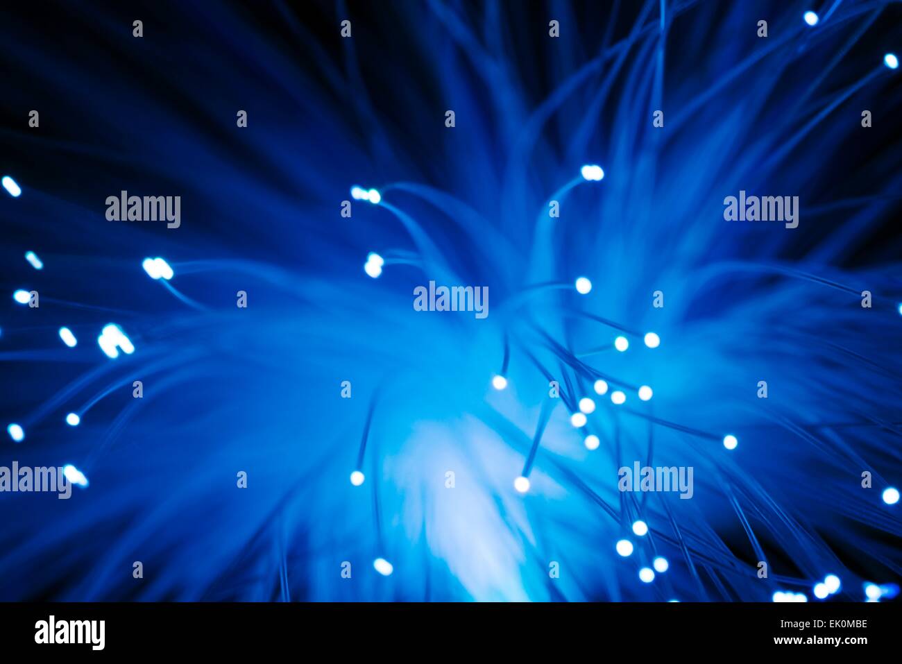 Niemand, niemand, niemand, Glasfaser, Faseroptik, Leuchten, Strom, ätherisch, atmosphärisch, Atmosphäre, abstrakt, blau, Telekommunikation, Technologie, Datenübertragung, Faseroptik, Stockfoto