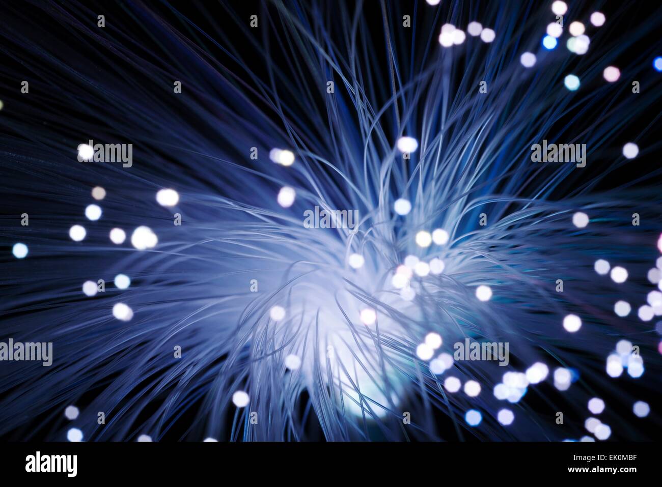 Niemand, niemand, niemand, Glasfaser, Faseroptik, Leuchten, Strom, ätherisch, atmosphärisch, Atmosphäre, abstrakt, Telekommunikation, Technologie, Datenübertragung, Faseroptik, Stockfoto