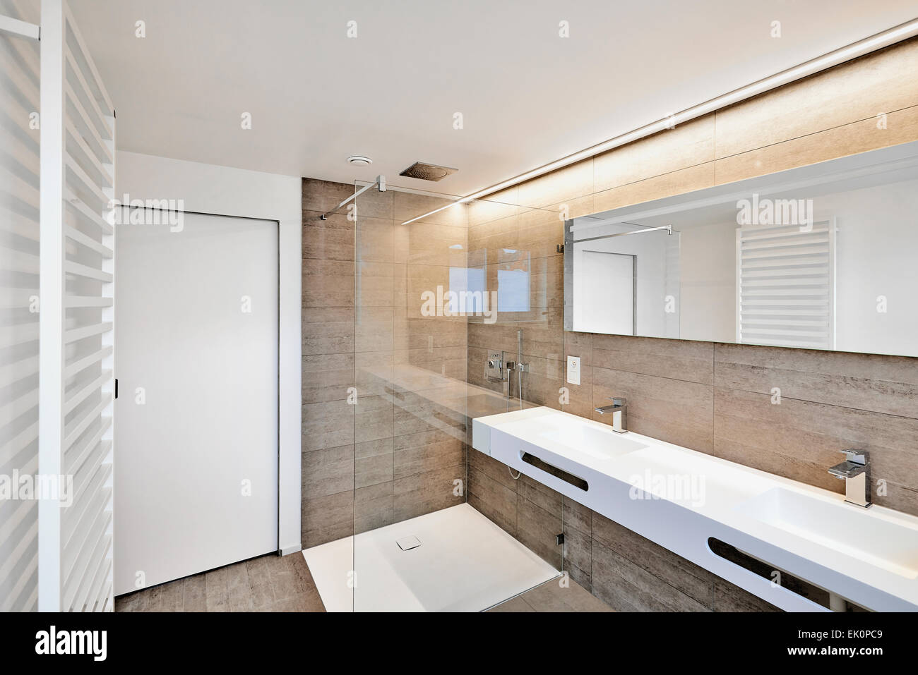 Luxus Anwesen nach Hause Badezimmerdusche Stockfoto