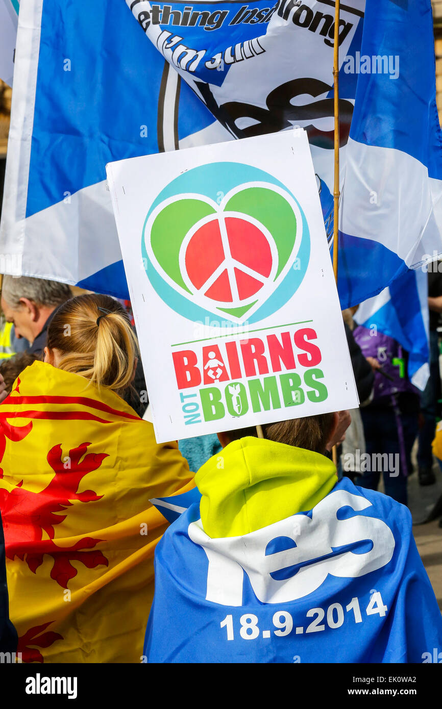 Mehr als 2000 Demonstranten teilgenommen in eine Anti-Trident und anti-Atom-Protest-Marsch in Glasgow, beginnend in George Square und Parade durch die Innenstadt. Einige Politiker nahmen Teil, darunter Patrick Harvie, MSP, der Anführer der Scottish Green Party Stockfoto