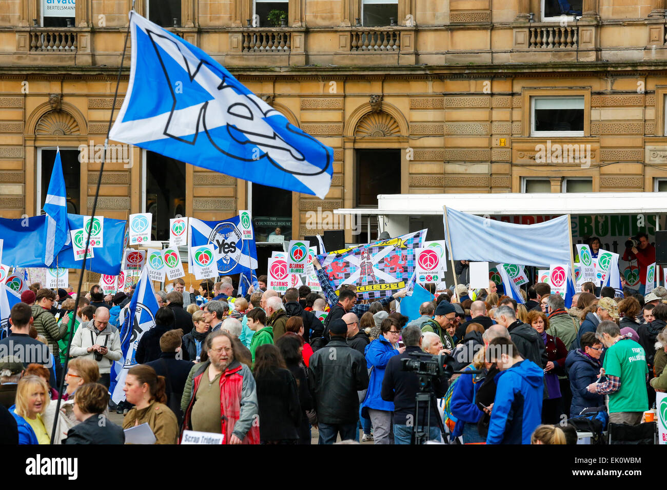 Mehr als 2000 Demonstranten teilgenommen in eine Anti-Trident und anti-Atom-Protest-Marsch in Glasgow, beginnend in George Square und Parade durch die Innenstadt. Einige Politiker nahmen Teil, darunter Patrick Harvie, MSP, der Anführer der Scottish Green Party Stockfoto