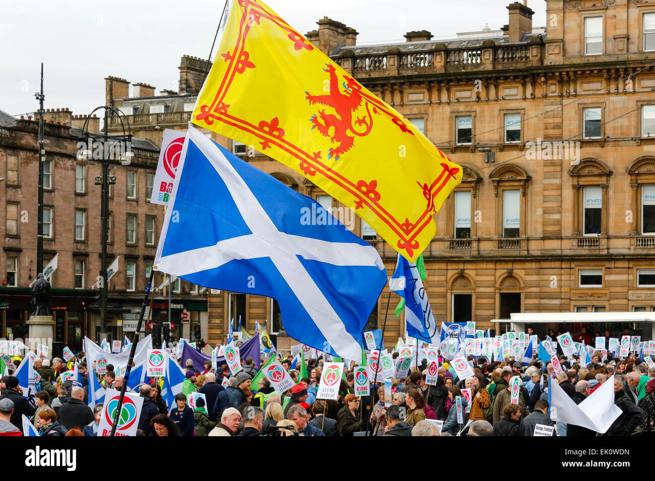 Mehr als 2000 Demonstranten teilgenommen in eine Anti-Trident und anti-Atom-Protest-Marsch in Glasgow, beginnend in George Square und Parade durch die Innenstadt. Einige Politiker nahmen Teil, darunter Patrick Harvie, MSP, der Anführer der Scottish Green Party Stockfoto