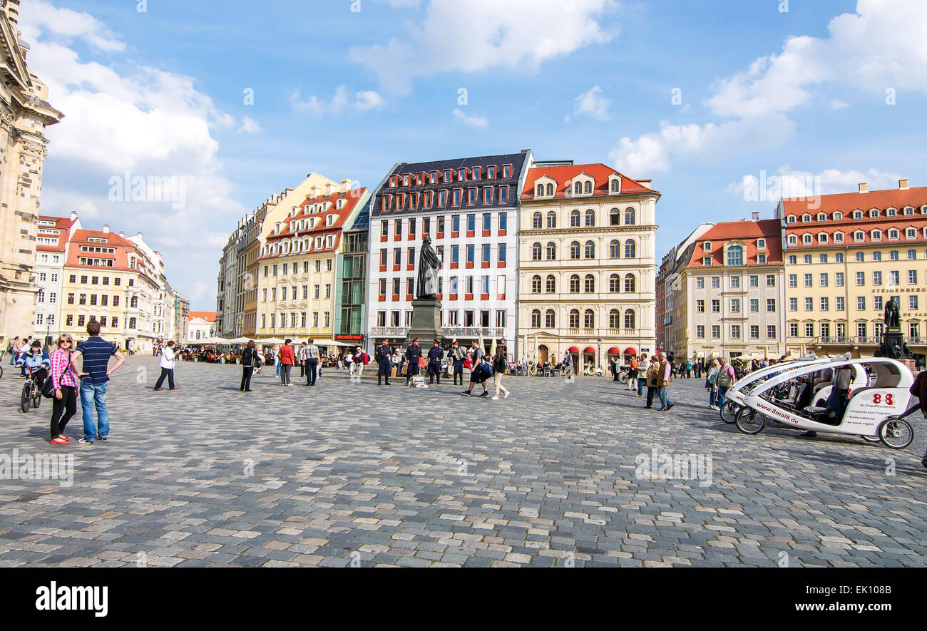 Die immer geschäftigen Neumarkt in Dresden, Deutschland. Völlig zerstört durch alliierte Bomben während des zweiten Weltkriegs, jetzt rekonstruiert. Stockfoto