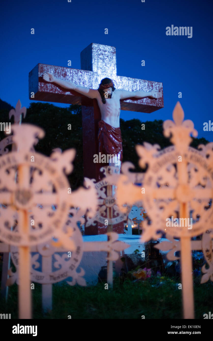 Larantuka, Indonesien. 3. April 2015. Die Statue von der Kreuzigung Jesu auf dem Dom-Friedhof in Larantuka, Insel Flores, Indonesien. Stockfoto
