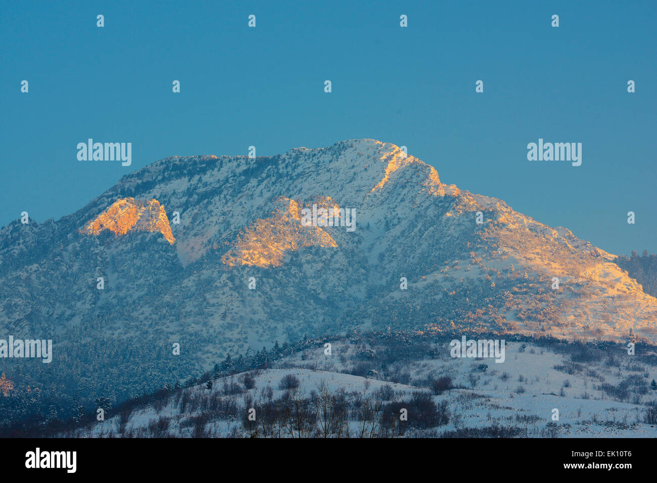 Olymp, in der Nähe von Salt Lake City, Utah, im Abendlicht im Winter. Stockfoto
