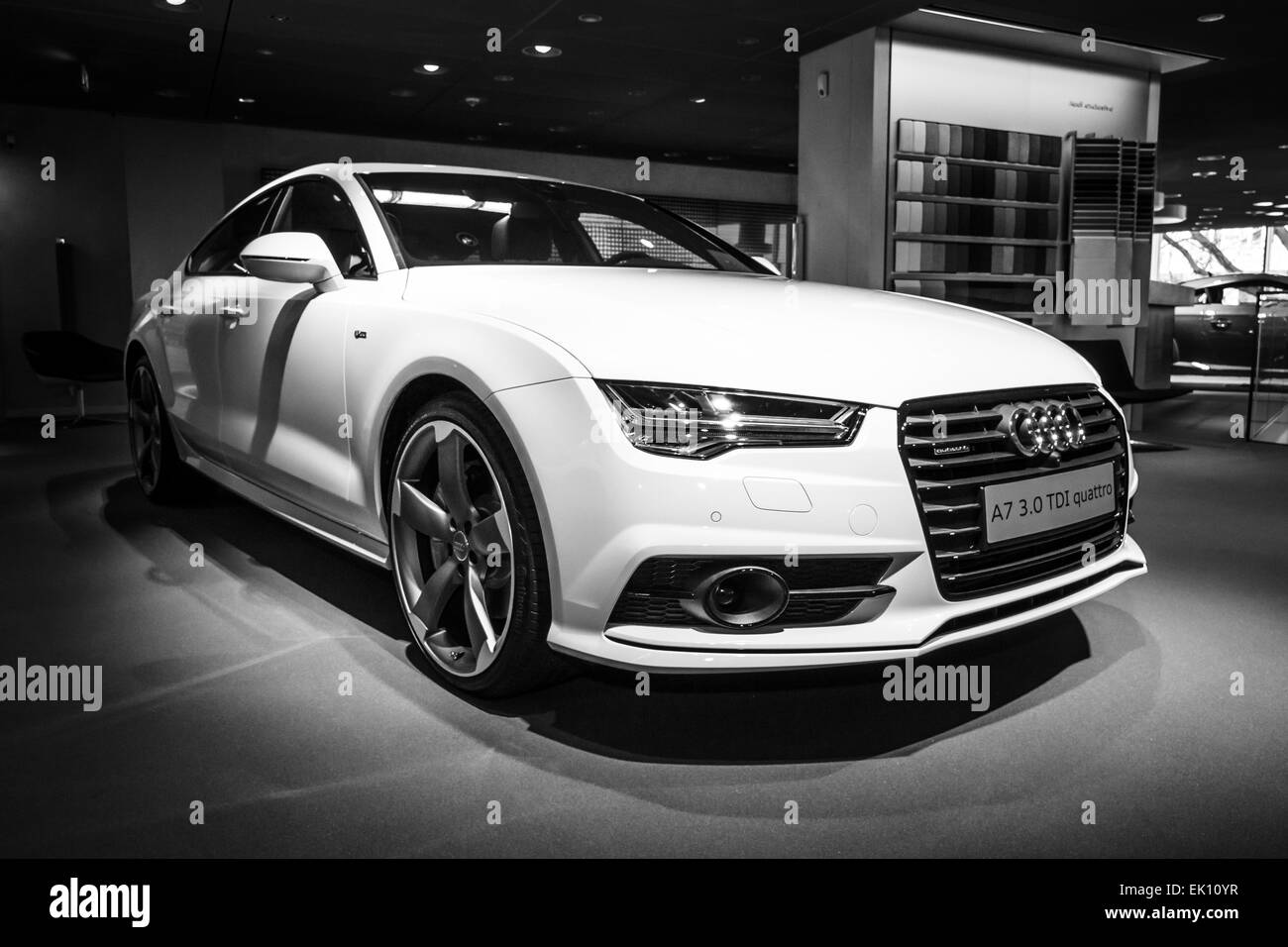 Exekutive Auto/mid-size-Luxus Auto Audi A7 3.0 TDI Quattro (2014). Schwarz und weiß. Die Audi AG ist ein deutscher Autohersteller. Stockfoto