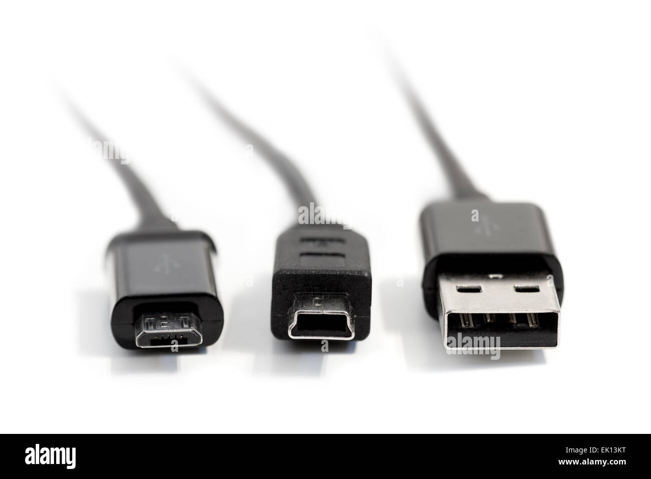 Nahaufnahme der drei USB-Stecker (Micro-B, Mini-B, Standard-A) isolierten auf weißen Hintergrund Stockfoto