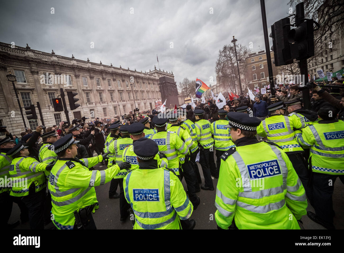 London, UK. 4. April 2015. Antifaschistische Counter Protest gegen Pegida UK Credit: Guy Corbishley/Alamy Live News Stockfoto