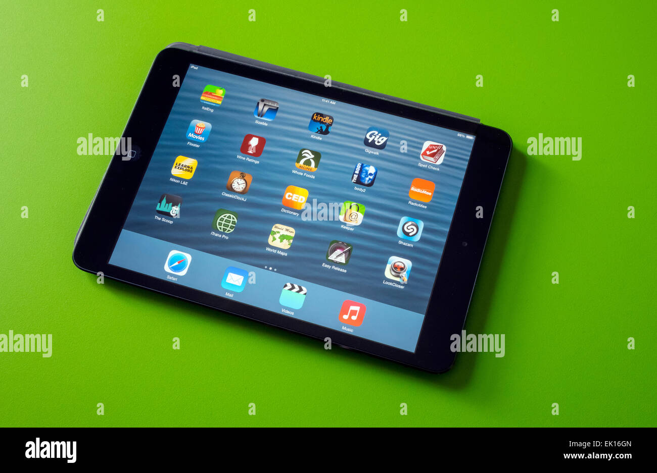 Apple iPad Mini zeigt die Homepage mit einer Auswahl an apps Stockfoto
