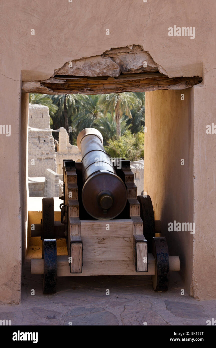 Alten gegossen Bronze-Kanone in Nizwa Fort, Nizwa, Oman Stockfoto