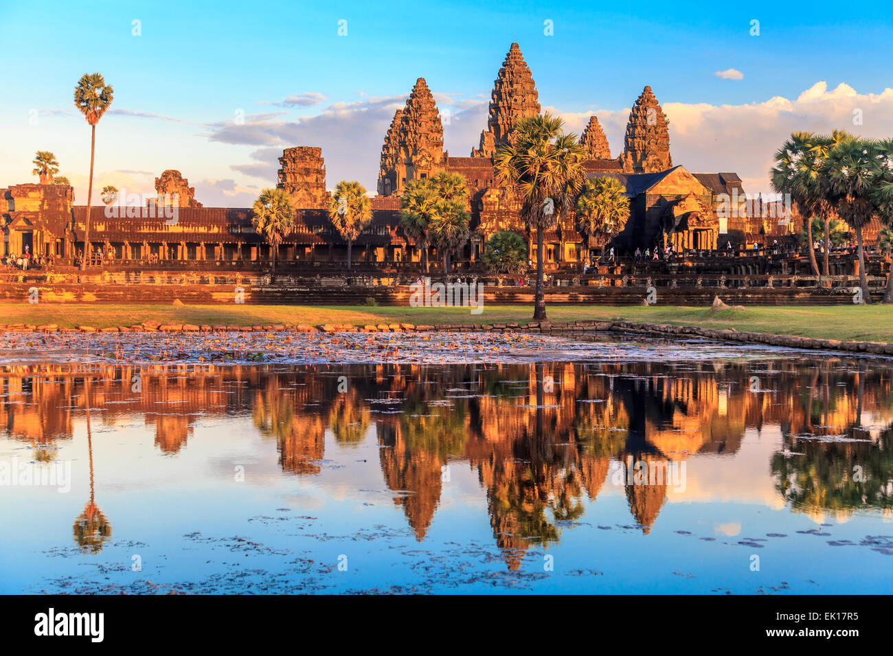 Angkor Wat Tempel bei Sonnenuntergang Stockfoto