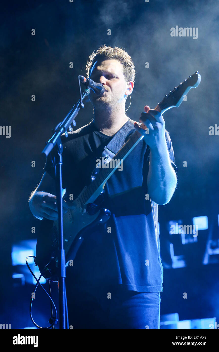 Musik Künstler Alt-J bringt ihre Tour 2015 zu den roten Hut Amphitheater in Raleigh, North Carolina.   Alt-J ist eine englische Indie-Rock-Band 2007 in Leeds, England, von Cameron Knight (Gitarre/Bass), Joe Newman (Gitarre/Gesang), Gus Unger-Hamilton (Keyboards/Gesang) und Thom Green (Schlagzeug) gegründet. Stockfoto