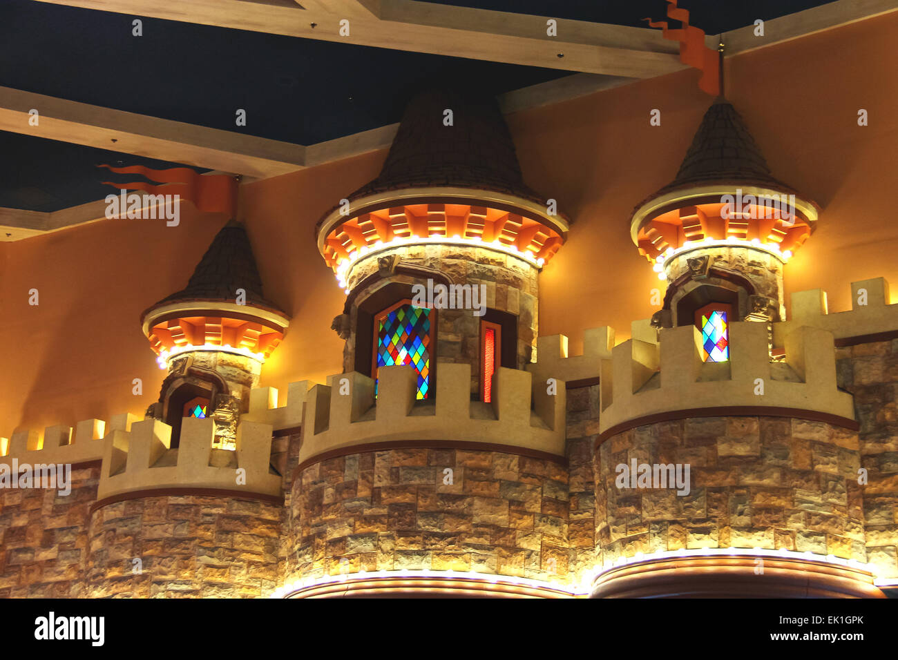 Las Vegas, Nevada, USA - 21. Oktober 2013: Einrichtung der Excalibur Hotel and Casino in Las Vegas. Excalibur wurde 1990 eröffnet und bietet nun seinen Kunden 100.000 qm Casino mit über 1700 Spielautomaten Stockfoto