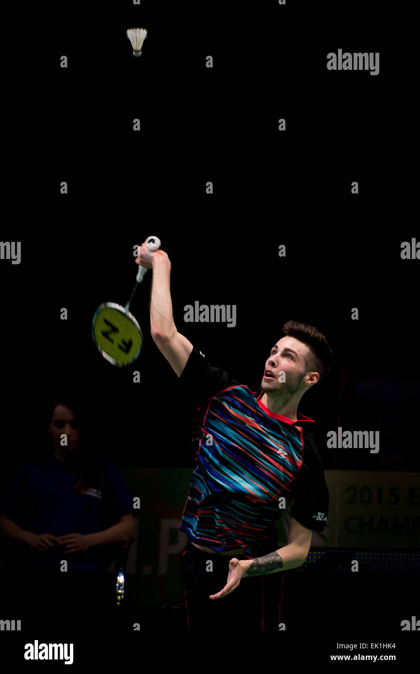 Lubin, Polen. 4. April 2015. Finale der Einzelwertung im Badminton bei European Junior Championships 2015. Herren Doppel-match zwischen Danmark (rot): Alexander Bond und Joel Eipe - England (schwarz): Ben Lane und Sean Vendy. In Aktion Sean Vendy Credit: Piotr Dziurman/Alamy Live News Stockfoto