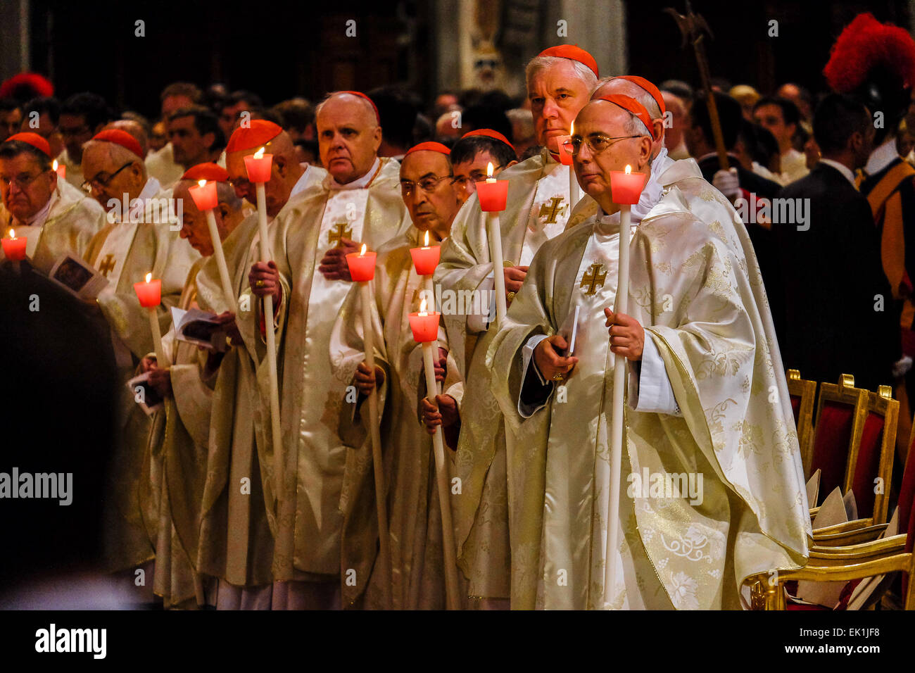 Vatikan-Stadt. 4. April 2015. Vatikan Papst Francis Easter Vigil Credit: Wirklich einfach Star/Alamy Live-Nachrichten Stockfoto