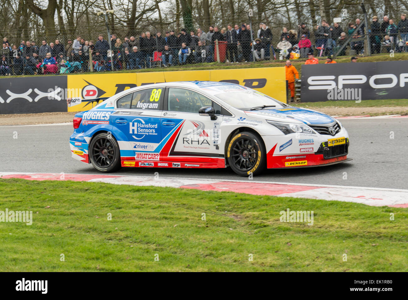Brands Hatch, Fawkham, Longfield, Großbritannien. 5. April 2015. Tom Ingram und Speedworks Motorsport Toyota Avensis fährt während der Dunlop MSA British Touring Car Championship in Brands Hatch. Bildnachweis: Gergo Toth/Alamy Live-Nachrichten Stockfoto